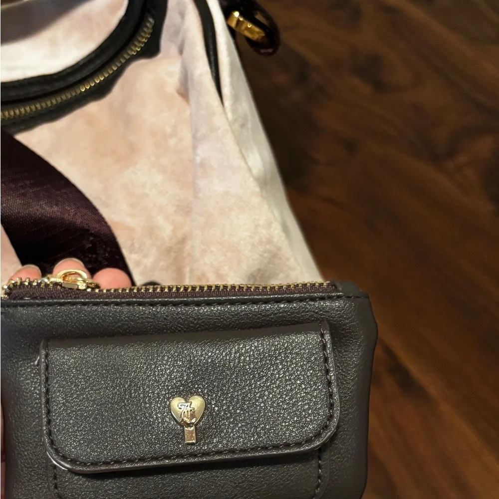 JUICY COUTURE DREAMY JUICY WEEKENDER TRAVEL DUFFLE BAG + COIN ZIP DUSTY BLUSH - Picture 4 of 5